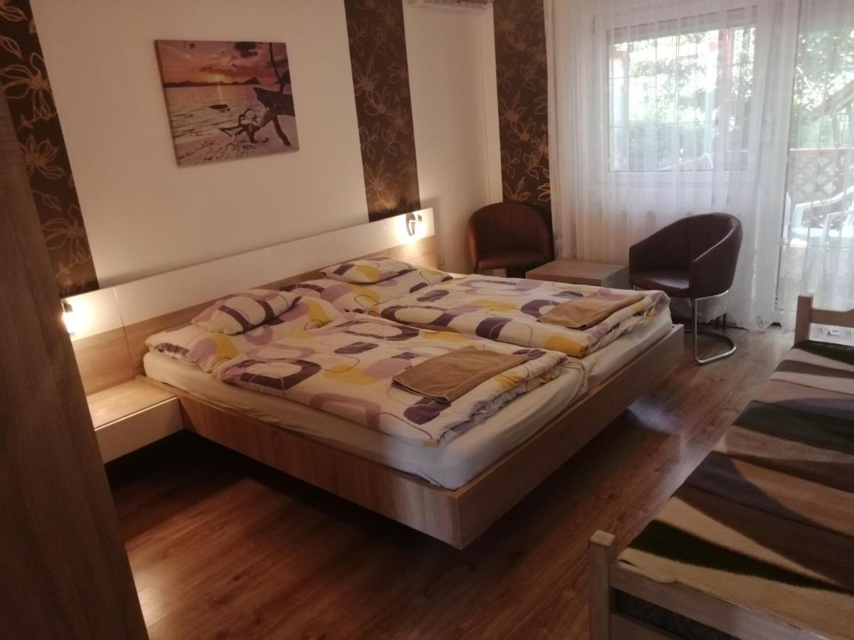 Anita Apartman Buk Exterior photo