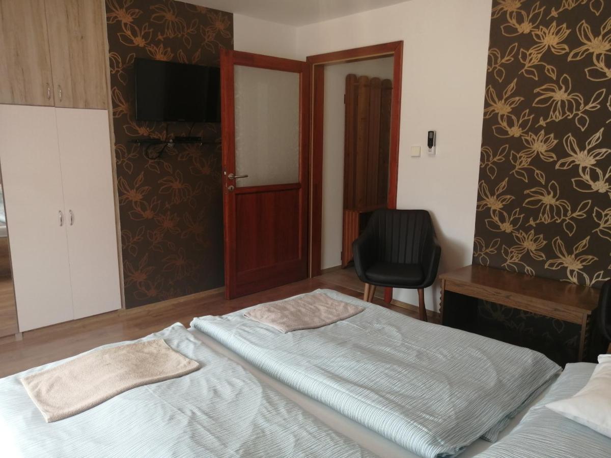 Anita Apartman Buk Exterior photo