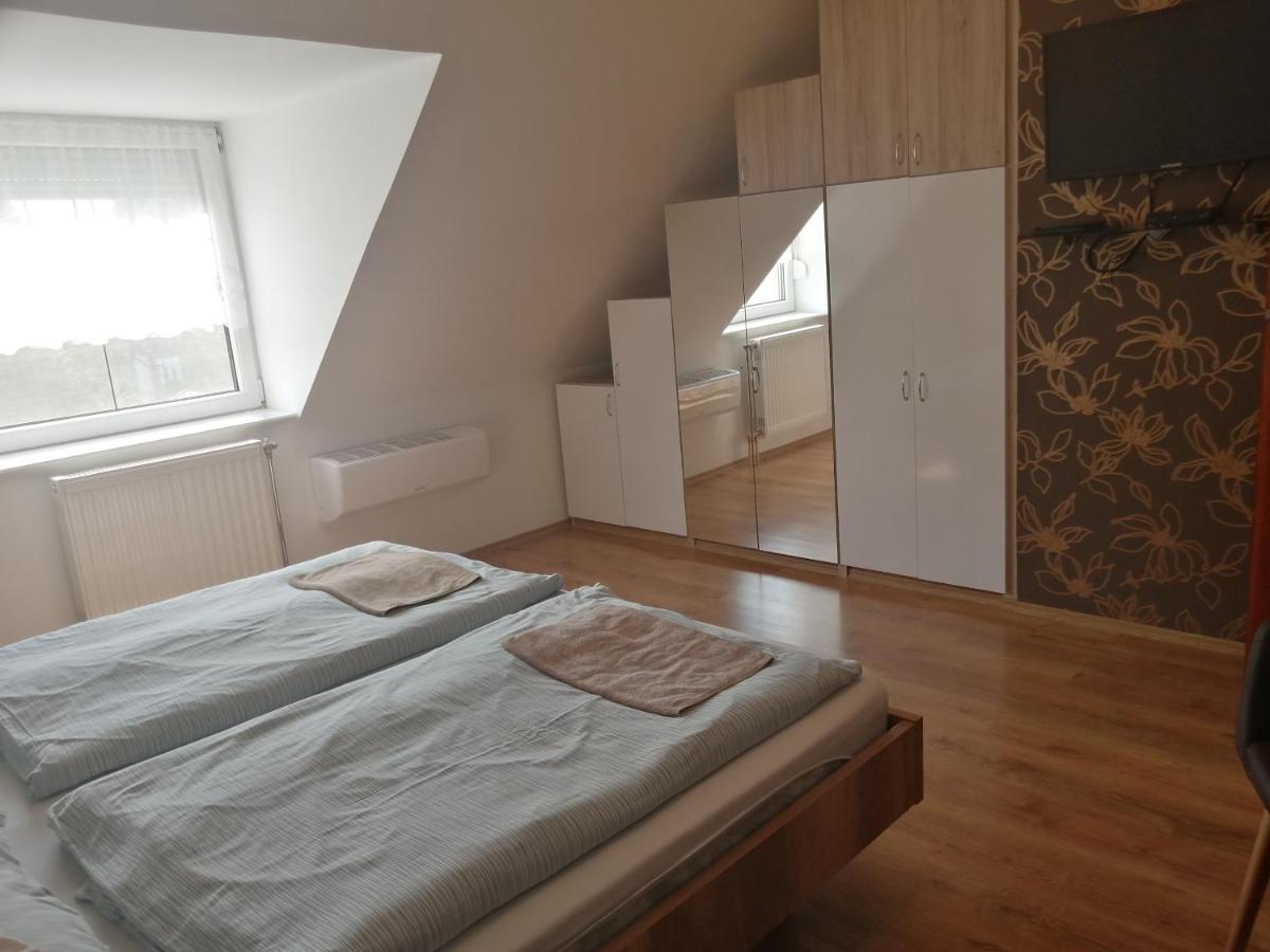 Anita Apartman Buk Exterior photo