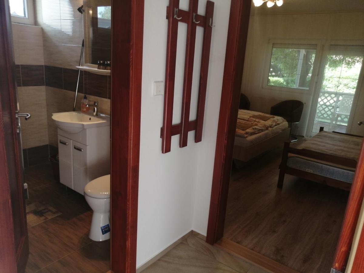Anita Apartman Buk Exterior photo