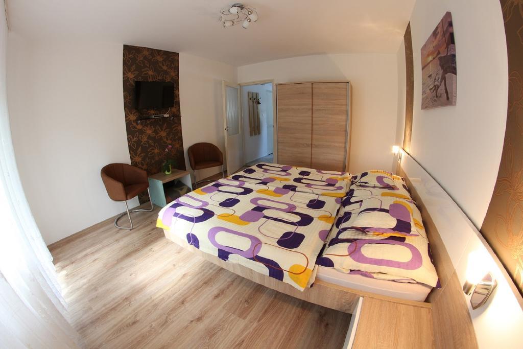 Anita Apartman Buk Exterior photo