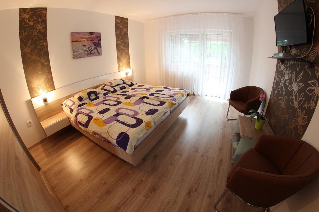 Anita Apartman Buk Exterior photo