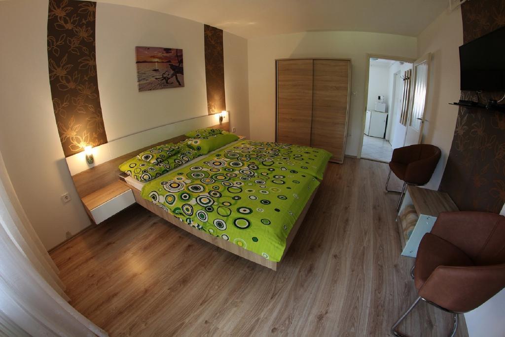 Anita Apartman Buk Exterior photo