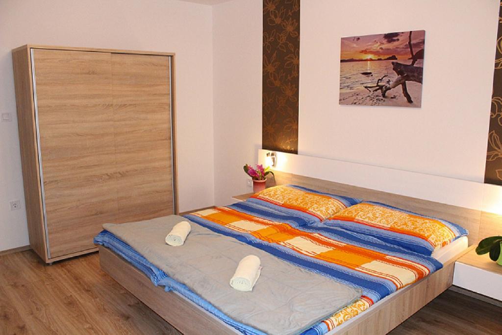 Anita Apartman Buk Exterior photo